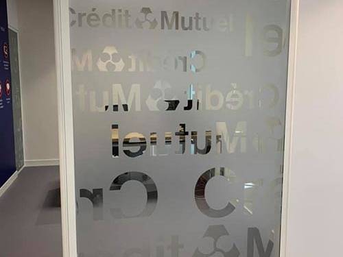 fl-adhesiveur-poseur-esthetique-credit-mutuel